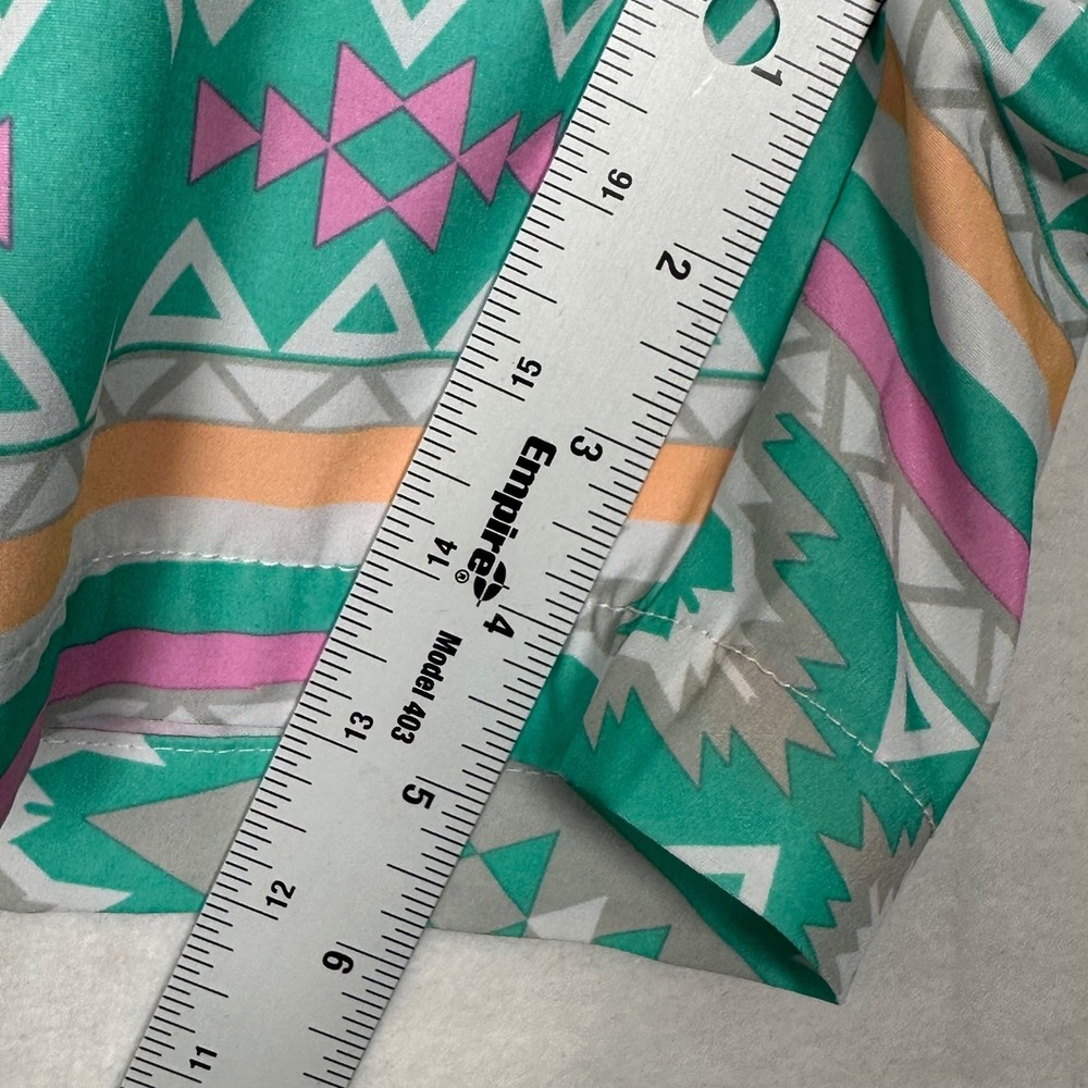 Chubbies Men's Swim Trunks Medium Green Aztec Print 5.5 Inseam - Picture 4 of 5